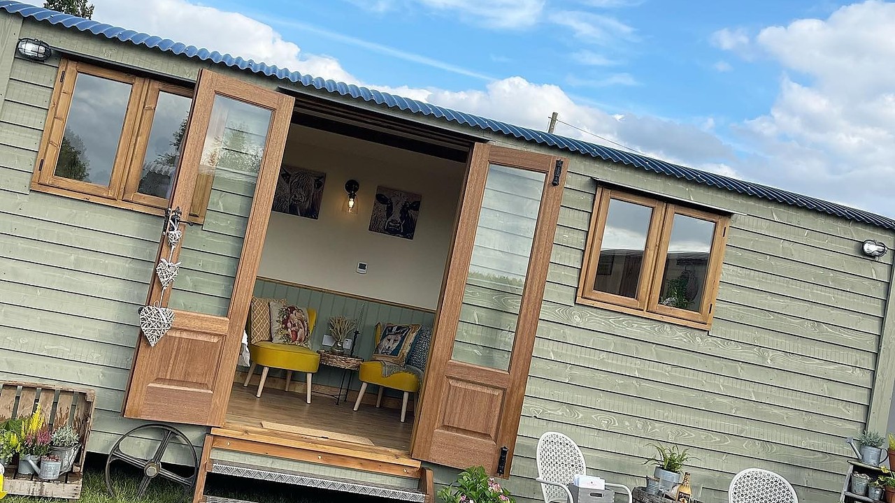 shetland shepherds huts green